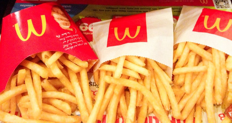 Εργαζόμενος των McDonald’s αποκαλύπτει το μυστικό τρικ για να κλέβουν τους πελάτες στις τηγανητές πατάτες